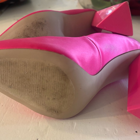 Steve Madden Neon Pink Pointed Block Heel Pump - Picture 4 of 6